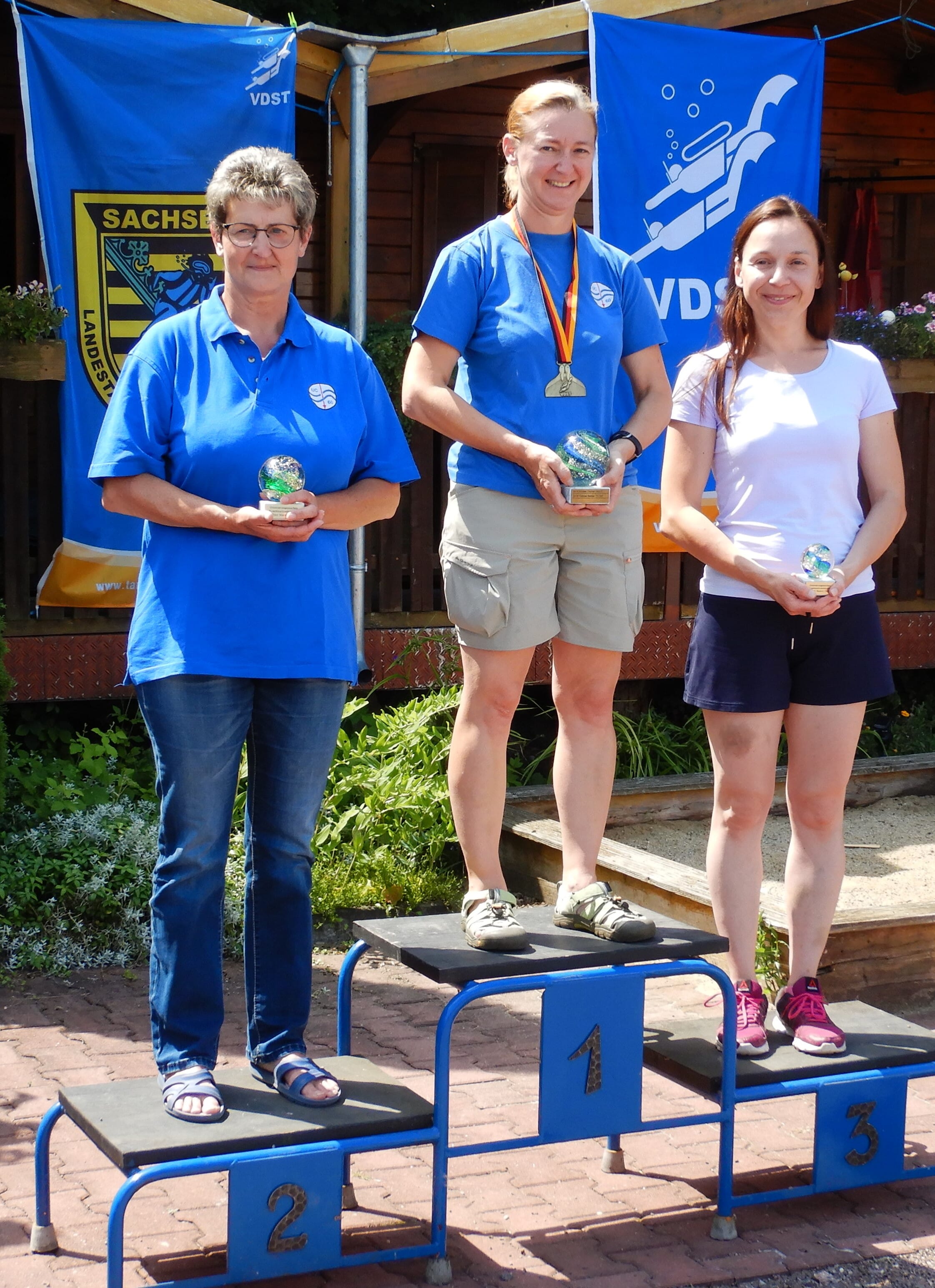 Siegerehrung: 1.Platz Sybille Beier, 2. Platz Silke Redlich (beide UC-60 Werdau), 3.Platz Anke Gruschka (TC Jena)